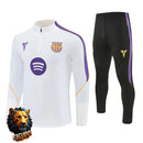 CHÁNDAL MEDIA CREMALLERA + PANTALONES BARCELONA BLANCO Y MORADO 26/27 HOMBRE