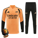 CHÁNDAL MEDIA CREMALLERA + PANTALONES ARSENAL NARANJA Y NEGRO 26/27 HOMBRE