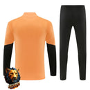 CHÁNDAL MEDIA CREMALLERA + PANTALONES ARSENAL NARANJA Y NEGRO 26/27 HOMBRE