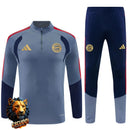CHÁNDAL MEDIA CREMALLERA + PANTALONES BAYERN MÚNICH GRIS OSCURO Y AZUL MARINO 26/27 HOMBRE