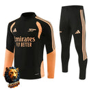 CHÁNDAL MEDIA CREMALLERA + PANTALONES ARSENAL NEGRO Y NARANJA 26/27 HOMBRE