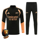CHÁNDAL MEDIA CREMALLERA + PANTALONES ARSENAL NEGRO Y NARANJA 26/27 HOMBRE