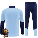 CHÁNDAL MEDIA CREMALLERA + PANTALONES AJAX AZUL CELESTE Y AZUL MARINO 26/27 HOMBRE