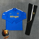 CHÁNDAL MEDIA CREMALLERA + PANTALONES CHELSEA AZUL Y BLANCO 26/27 HOMBRE
