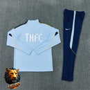 CHÁNDAL MEDIA CREMALLERA + PANTALONES TOTTENHAM AZUL CELESTE Y AZUL MARINO 26/27 HOMBRE
