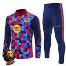 CHÁNDAL MEDIA CREMALLERA + PANTALONES BARCELONA AZUL MARINO CAMUFLAJE Y ROJO 26/27 HOMBRE