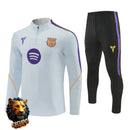 CHÁNDAL MEDIA CREMALLERA + PANTALONES BARCELONA GRIS CLARO Y MORADO 26/27 HOMBRE