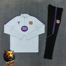 CHÁNDAL MEDIA CREMALLERA + PANTALONES BARCELONA GRIS CLARO Y MORADO 26/27 HOMBRE