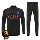 CHÁNDAL MEDIA CREMALLERA + PANTALONES PSG NEGRO Y NARANJA 26/27 HOMBRE