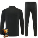 CHÁNDAL MEDIA CREMALLERA + PANTALONES ATLÉTICO DE MADRID NEGRO Y AZUL 26/27 HOMBRE