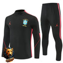 CHÁNDAL MEDIA CREMALLERA + PANTALONES BRASIL JORDAN NEGRO Y ROJO 26/27 HOMBRE
