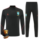 CHÁNDAL MEDIA CREMALLERA + PANTALONES BRASIL JORDAN NEGRO Y ROJO 26/27 HOMBRE