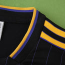 MANCHESTER UNITED ENTRANIMENTO 25/26 NEGRA HOMBRE (RETRO)