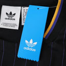 MANCHESTER UNITED ENTRANIMENTO 25/26 NEGRA HOMBRE (RETRO)