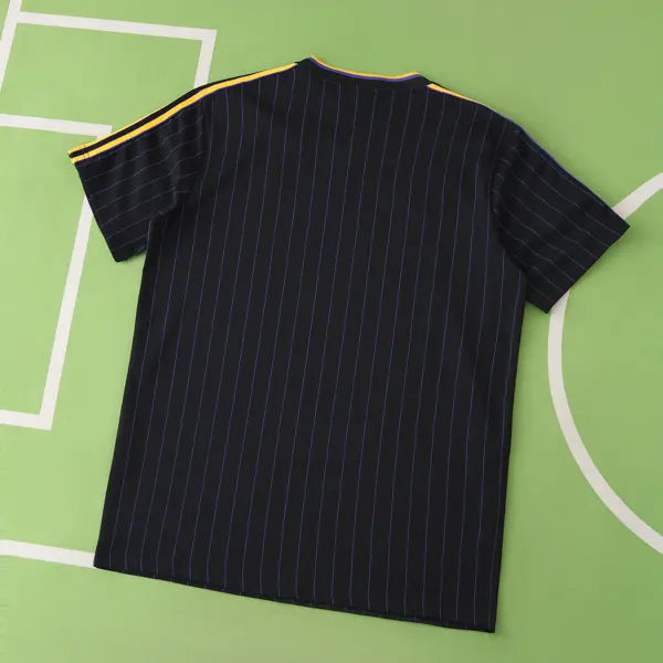 MANCHESTER UNITED ENTRANIMENTO 25/26 NEGRA HOMBRE (RETRO)
